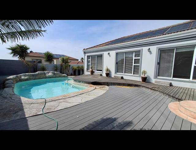 4 BEDROOM PROPERTY TO RENT IN WEST BEACH